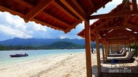 Enaknya bersantai di Pulau Tangkil