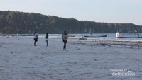 Pesona pasir putih Pantai kasuso