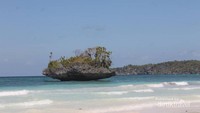 Batu Taha di Pantai Kasuso