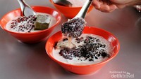 Kata nya ini cendol tapi versi tradisional Tiong Hoa, es ce hun tiau.