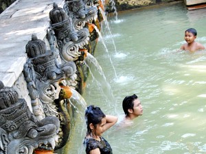 Yang Hangat dari Bali, Pemandian Air Panas Banjar