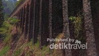Jembatan kokoh dan kuat ini bisa menjadi spot foto yang instagrammable