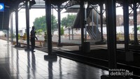 Arsitektur di dalam stasiun Tawang