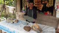 Warung kopi yang menjual batu akik