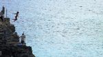 Yang Menantang di Bali, Terjun Bebas dari Tebing Nusa Ceningan