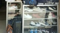 Etalase sebuah toko di Pasar Aviari