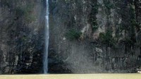 Berada di sisi Air Terjun Sampuran Harimau