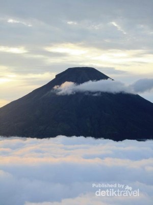 Yang Paling Dinanti di Sikunir: Golden Sunrise