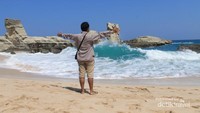 Di depan saya, batu berbentuk sphinx