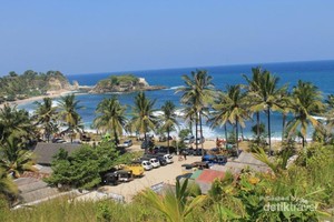 Yang Paling Terkenal di Pacitan, Pantai Klayar