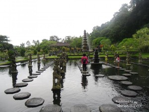Yang Segar dari Bali, Istana Air Taman Tirta Gangga