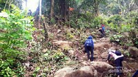 Perjalanan menuju air terjun