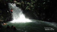 lompatan pertama curug barong.jpg