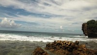 Karang yang menghadap ke laut lepas