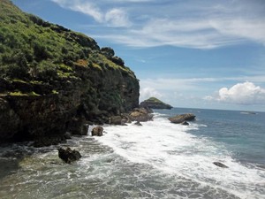Yang Unik dari Gunungkidul, Air Terjun Sekaligus Pantai