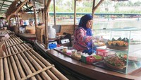 Pasar terapung. Keren kan?