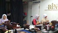 Proses pembuatan dan pengemasan cerutu (dok. Dian)