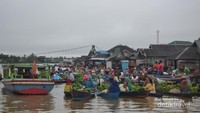 Suasana Pasar Terapung