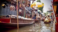 Pasar di pinggiran Bangkok yang cukup populer