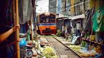 Yang Unik di Thailand, Ada Pasar di Pinggir Rel Kereta Api