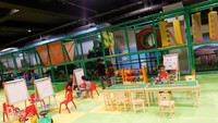 Di sini, anak-anak bisa bermain lego sepuasnya.