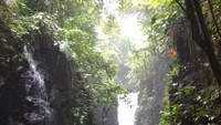 Gagahnya Curug Barong