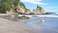 Pantai Teluk Penyu (Sumber: pics4share.blogspot.com)