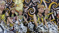Gadis Dayak Kenyah dalam Tarian Datun Julut