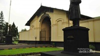 Patung Jenderal Sudirman