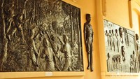 Relief perjuangan di dalam museum.
