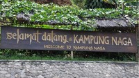 Plang masuk kampung naga (sumber: in-tourism.com)