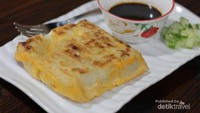 Pempek Lenggang adalah pempek yang dimasak dengan cara dipanggang.