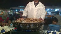 Salah satu penjual snail soup