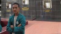 Makam yang didominais warna merah dan hitam