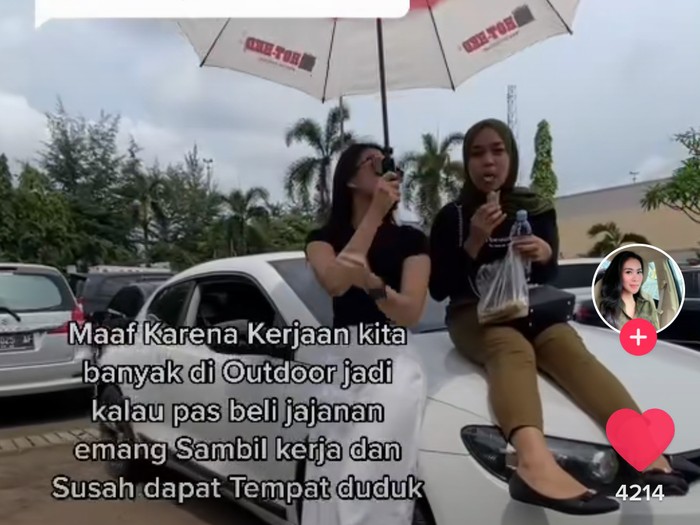 Dilarang Makan di Dalam Mobil, Asisten Ini Ngemil Ditemani Majikannya