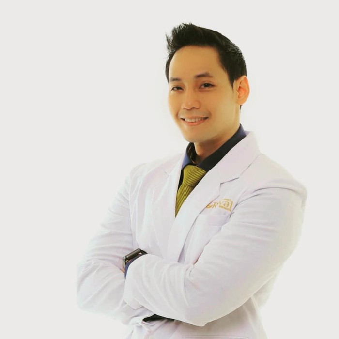 Seorang dokter di Surabaya mendapat ancaman pembunuhan di media sosial. Usai mendapat ancaman, kini dokter tersebut meminta perlindungan hukum ke polisi.