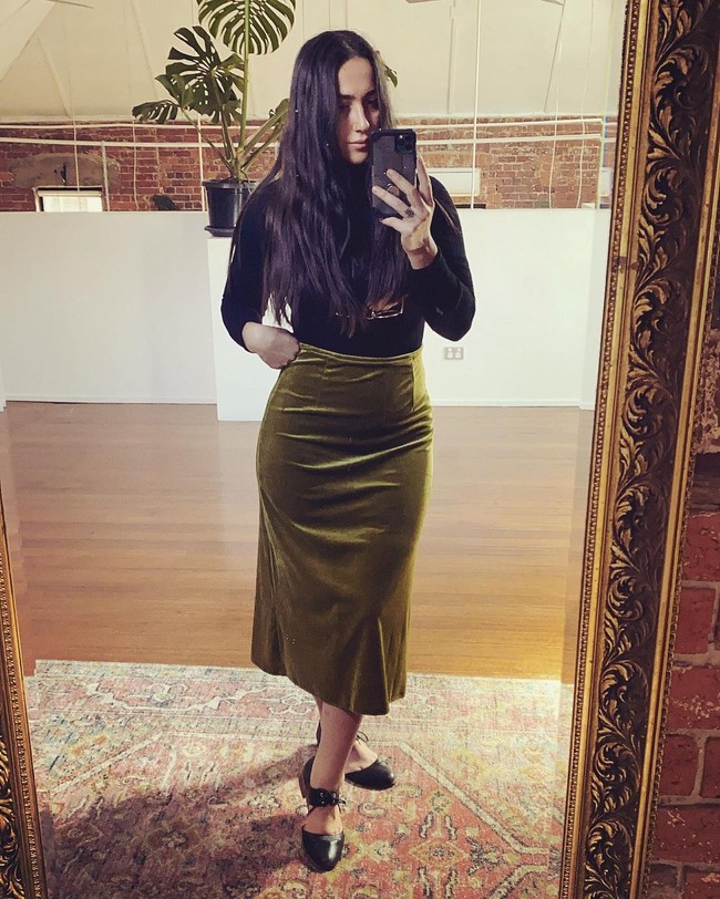 Pada insiden tersebut, pihak kepolisian bahkan sampai harus memecahkan kaca mobil Eve karena dirinya menolak untuk turun dan keluar dari mobil. Karena hal itu, dirinya lalu mendapat berbagai macam dakwaan, seperti dugaan pelanggaran lalu lintas dan gagal menunjukkan SIM nya. Foto: Instagram/@the.eve.olution