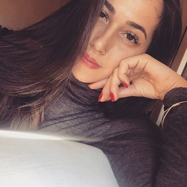 Ini adalah SCAMdemic. Kamu sedang dimanfaatkan oleh sistem yang dirancang untuk mengecewakanmu. Dan mereka melakukannya dengan sangat baik, sehingga kamu bahkan tidak melihatnya, tulis Eve dalam unggahannya di Facebook. Foto: Instagram/@the.eve.olution