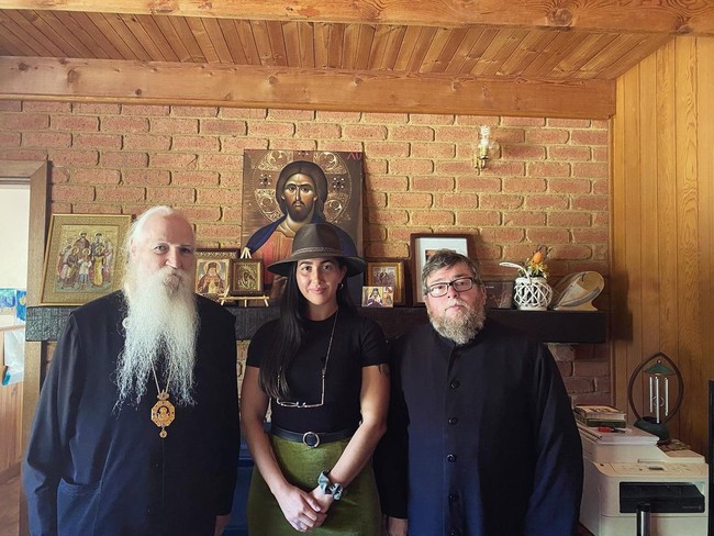 Eve sendiri sebelumnya pernah muncul di dalam foto-foto panas di situs web Chase Strippers. Di mana dirinya bekerja sebagai pelayan bertelanjang dada dengan nama Eden. Foto: Instagram/@the.eve.olution