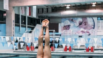 Saat tangan menyentuh air. Foto: Bored Panda