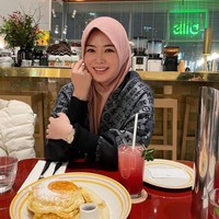 Warna hijab yang menjadi andalan Ayana Moon adalah pastel. Selain itu, ia juga kerap memakai hijab bergo non pet, ketika keluar rumah atau foto OOTD. Foto: Dok. Instagram @xolovelyayana.
