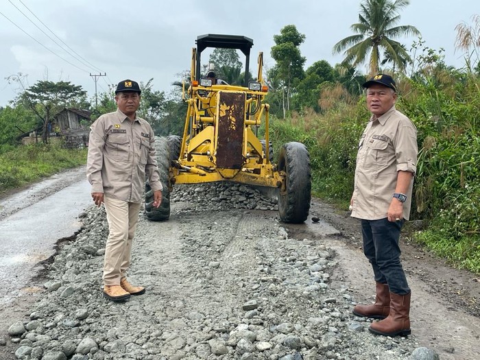 Jalan menuju Desa Buket Hagu di Aceh Utara diperbaiki. (Dok Pemkab Aceh Utara)