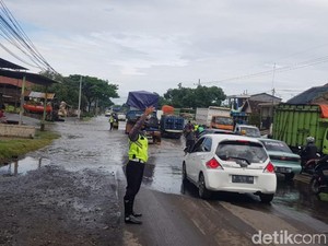 Jalur Pantura Pasuruan Masih Banjir, Kemacetan Mengular hingga 4 KM
