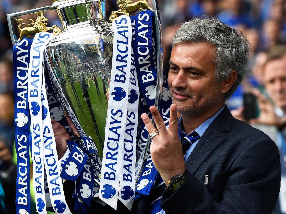 Mourinho saat menangi titel Premier League bersama Chelsea (Foto: Getty Images/Mike Hewitt)
