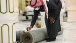 Potret Pergantian Karpet Taman Surga Raudhah