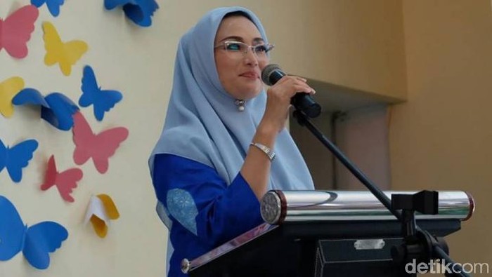 Ketua DPC Partai Demokrat Kota Surabaya Lucy Kurniasari