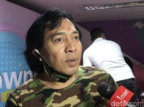 Saat Komeng Ajak Valentino Rossi Ambil Uang Pensiun Bareng di Bank