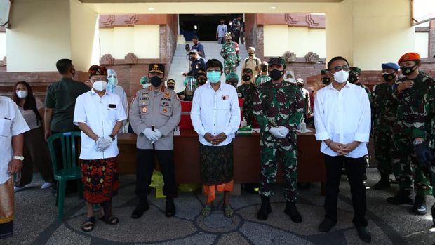 Kunjungan Panglima TNI Marsekal Hadi Tjahjanto dan Kapolri Jenderal Listyo Sigit Prabowo untuk mengecek penerapan protokol kesehatan di Bali/Dok Istimewa