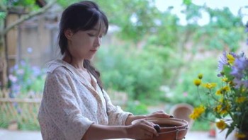 Li Ziqi lahir pada 6 Juli 1990, saat ini dia hampir berusia 31 tahun. Foto: YouTube Li Ziqi