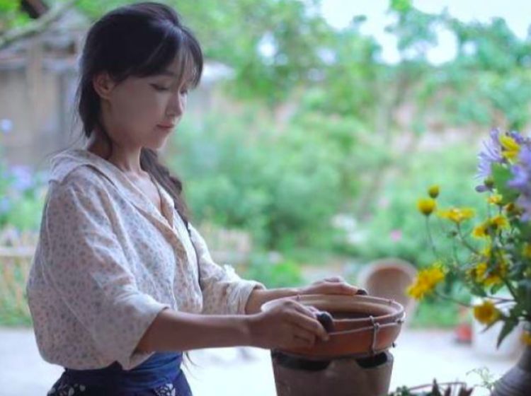Fakta Menarik Li Ziqi, YouTuber Desa Menawan Pemecah Rekor Dunia